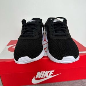 Tanjun Nike shoes size 5.5